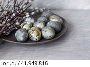 Stylish grey Easter eggs made of marble and concrete with a golden potala on a grey background. Coloring eggs with natural dye karkade tea. Environmental friendliness. Naturalness. The concept of a happy Easter. (2023 год). Стоковое фото, фотограф Photojuli / Фотобанк Лори