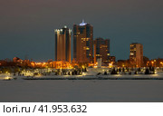 Russia Samara March 3, 2011: Embankment of the Volga River against the backdrop of the Ladya residential complex on a winter night. Стоковое фото, фотограф Акиньшин Владимир / Фотобанк Лори