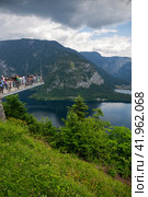 Смотровая площадка Hallstatt SkyWalk с панорамным видом (2023 год). Редакционное фото, фотограф V.Ivantsov / Фотобанк Лори