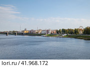 Осенний вид на набережные Степана Разина и Михаила Ярославича в Твери, Россия (2023 год). Редакционное фото, фотограф Елена Коромыслова / Фотобанк Лори