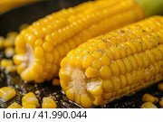 Fresh and delicious grilled corn, Image for menu, cafe, restaurant. Стоковое AI-изображение, AI-художник Ирина Ручушкина / Фотобанк Лори
