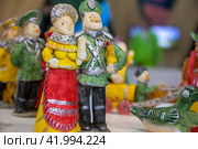 Прилавок с глиняными игрушками из Липецкой области (2024 год). Редакционное фото, фотограф Николай Винокуров / Фотобанк Лори