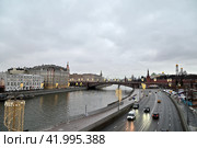 Москворецкая набережная. Город Москва (2023 год). Стоковое фото, фотограф Александр Тараканов / Фотобанк Лори
