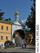 Успенские ворота (2-я пол. XVII в.)  Троице-Сергиевой лавры. Город Сергиев Посад. Московская область (2014 год). Редакционное фото, фотограф lana1501 / Фотобанк Лори