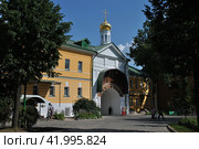 Успенские ворота (2-я пол. XVII в.)  Троице-Сергиевой лавры. Город Сергиев Посад. Московская область (2014 год). Стоковое фото, фотограф lana1501 / Фотобанк Лори