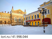 Старинные дома на Красной площади, Рыбинск. Ярославская область (2024 год). Редакционное фото, фотограф Анна Карасева / Фотобанк Лори