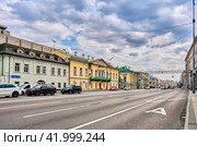 Prospekt Mira Street, view of the old mansion built around 1917 and the Dolgovykh house, 1775, cityscape: Moscow, Russia - September 13, 2021. Редакционное фото, фотограф Алексей Голованов / Фотобанк Лори