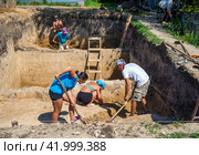Археологические раскопки в селе Костенки Воронежской области (2023 год). Редакционное фото, фотограф Вячеслав Палес / Фотобанк Лори