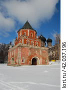 Мостовая башня (1671–1679). Собор Покрова Пресвятой Богородицы. Московский музей-заповедник — усадьба «Измайлово». Серебряно-Виноградный пруд. Город Москва (2012 год). Редакционное фото, фотограф lana1501 / Фотобанк Лори