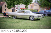WERDER (HAVEL), GERMANY - MAY 20, 2023: The full-size luxury car Buick Electra. Swirl bokeh. Art lens. Oldtimer - Festival Werder Classics 2023. Редакционное фото, фотограф Sergey Kohl / Фотобанк Лори