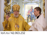 Священническая хиротония Олега Мухина в алтаре Преображенского кафедрального собора Балашихи (2024 год). Редакционное фото, фотограф Дмитрий Неумоин / Фотобанк Лори