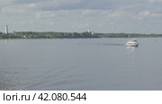 Река Волга у села Диево-Городище в Ярославской области (2023 год). Стоковое видео, видеограф Дмитрий Казаков / Фотобанк Лори
