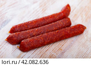 Appetizing tyrolean sausages on wooden table. Стоковое фото, фотограф Яков Филимонов / Фотобанк Лори