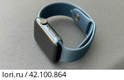 Moscow 25 January 2024, blue apple watch, natural light, closeup, Different shooting angles, selective focus, image toning. Редакционное фото, фотограф Скрипачев Антон / Фотобанк Лори