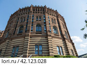Газометр - бывший газгольдер в Вене (2023 год). Редакционное фото, фотограф V.Ivantsov / Фотобанк Лори