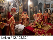 Хиротония диакона Леонида Вадимовича Певень во пресвитера в Николо-Архангельском храме Балашихи (2024 год). Редакционное фото, фотограф Дмитрий Неумоин / Фотобанк Лори