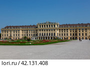 Летний Императорский дворец Шенбрунн (2023 год). Редакционное фото, фотограф V.Ivantsov / Фотобанк Лори