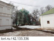 Смоленский собор в реставрационных лесах Новодевичьего монастыря Москвы (2018 год). Редакционное фото, фотограф Дмитрий Неумоин / Фотобанк Лори