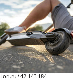 Man falling off an electric scooter. Стоковое AI-изображение, AI-художник Кирилл Черезов / Фотобанк Лори