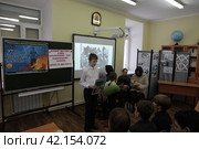 Дети Балашихинской воскресной школы "Ковчег" на мероприятии посвященному 80-ти летию снятию блокады Ленинграда (2024 год). Редакционное фото, фотограф Дмитрий Неумоин / Фотобанк Лори