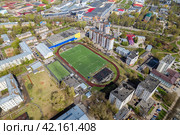 Вид с высоты на стадион "Иско" в городе Кирове (аэросъемка 2019 года) (2023 год). Редакционное фото, фотограф Владислав Самошкин / Фотобанк Лори