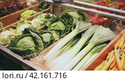 Colorful market counter with large assortment of farm fresh organic vegetables for sale. Стоковое видео, видеограф Яков Филимонов / Фотобанк Лори