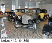 Экспозиция автомобилей марки "Ford". Музей автомобильной техники. Верхняя Пышма, Россия (2020 год). Редакционное фото, фотограф Сергей Елизарьев / Фотобанк Лори
