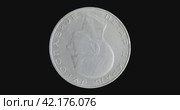 Аверс монеты Югославии 50 динаров 1938 с портретом короля Петра II на черном фоне. Obverse of Yugoslavia coin 50 dinara 1938 with portrait of king Petar II, isolated in black background. 3d animation in 4k video. Стоковая анимация, аниматор Александр Кузнецов / Фотобанк Лори