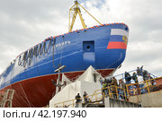 На стапеле Балтийского завода . Атомный ледокол "Сибирь"  готов к спуску на воду 22 сентября  2017 года. Санкт-Петербург. Редакционное фото, фотограф Александр Алексеев / Фотобанк Лори