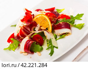 French salad Magret de canard seche closeup. Стоковое фото, фотограф Яков Филимонов / Фотобанк Лори