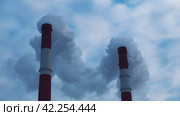 Smoky chimneys of a power plant against a cloudy sky. Стоковое видео, видеограф Ярославский Максим / Фотобанк Лори
