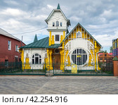 Фасад особняка Лужниных, город Кимры Тверской области (2023 год). Редакционное фото, фотограф Вячеслав Палес / Фотобанк Лори