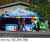 Торговый киоск по продаже мороженого. ВДНХ. Город Москва (2012 год). Редакционное фото, фотограф lana1501 / Фотобанк Лори