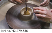 A female potter makes a pot on a potter's wheel. Close-up. Traditional art concept, creative workshop and masterclass. Стоковое видео, видеограф Воловодов Владимир / Фотобанк Лори