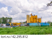 Россия, Тверская область, Кувшиновский район, город Кувшиново. Провинциальный город. Завод по производству асфальтобетона "LINTEC".Russia, Tver region, Kuvshinovsky district, Kuvshinovo city. A provincial town. The LINTEC asphalt concrete production plant. (2020 год). Редакционное фото, фотограф Мария / Фотобанк Лори