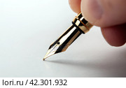 Fountain pen in the hand on the white paper. Стоковое фото, фотограф Александр Калугин / Фотобанк Лори