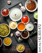 Pesto sauce, guacomole, ketchup, mustard, barbecue sauce in bowls. Стоковое фото, фотограф Артем Шадрин / Фотобанк Лори
