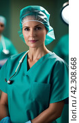 Женщина хирург в операционной.А female surgeon in operating room.American clinic. Стоковое AI-изображение, AI-художник Галина Беляева / Фотобанк Лори