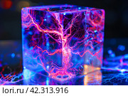 Разряд молнии в кубе. Generative AI. Стоковое AI-изображение, AI-художник Щеголева Ольга / Фотобанк Лори