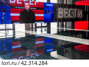Студия программы Вести Россия государственной телевизионной компании ВГТРК на Международной выставка-форуме "Россия" на территории выставочного комплекса ВДНХ в городе Москве, Россия (2024 год). Редакционное фото, фотограф Николай Винокуров / Фотобанк Лори