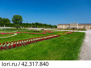 Летний императорский дворец Шенбрунн (2023 год). Редакционное фото, фотограф V.Ivantsov / Фотобанк Лори
