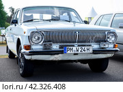 LINTHE, GERMANY - MAY 27, 2023: The executive car GAZ-24 "Volga". Die Oldtimer Show 2023. Редакционное фото, фотограф Sergey Kohl / Фотобанк Лори