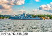 Крейсер Москва 21 июля 2020 года в Севастопольской бухте. Редакционное фото, фотограф Владимир Ушаров / Фотобанк Лори