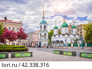 Церковь Троицы Живоначальной в Листах, улица Сретенка, Москва (2023 год). Редакционное фото, фотограф Baturina Yuliya / Фотобанк Лори