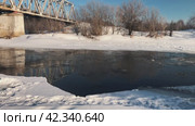 Panorama of an ice drift on a river with a bridge in the early morning on a bright sunny day. Стоковое видео, видеограф Ярославский Максим / Фотобанк Лори