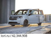 KRASNOYARSK, RUSSIA - December 27, 2023: White Honda Stepwgn Spada RP6 2023. Редакционное фото, фотограф Плотников Дмитрий / Фотобанк Лори