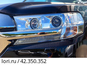 Headlight of an expensive off-road car close-up. Стоковое фото, фотограф Евгений Ткачёв / Фотобанк Лори