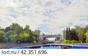 Проход прогулочного теплохода через шлюз № 9 канала имени Москвы (2022г.) Редакционное фото, фотограф Вера Смолянинова / Фотобанк Лори