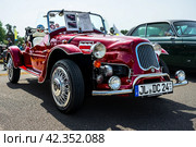 LINTHE, GERMANY - MAY 27, 2023: The kit car based on Citroen 2CV, replica Morgen Plus 4, 1978. Die Oldtimer Show 2023. Редакционное фото, фотограф Sergey Kohl / Фотобанк Лори
