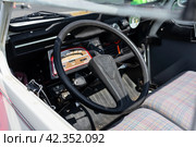 LINTHE, GERMANY - MAY 27, 2023: The interior of economy car Citroen 2CV. Die Oldtimer Show 2023. Редакционное фото, фотограф Sergey Kohl / Фотобанк Лори